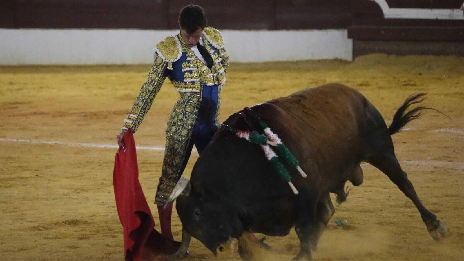Daniel Luque, durante la faena al sexto de Carlos Núñez.