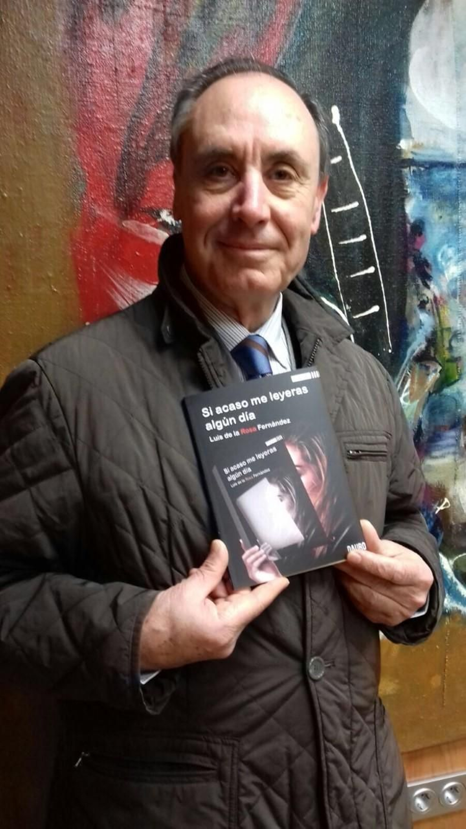 Luis de la Rosa presenta su poemario en el salón de plenos.