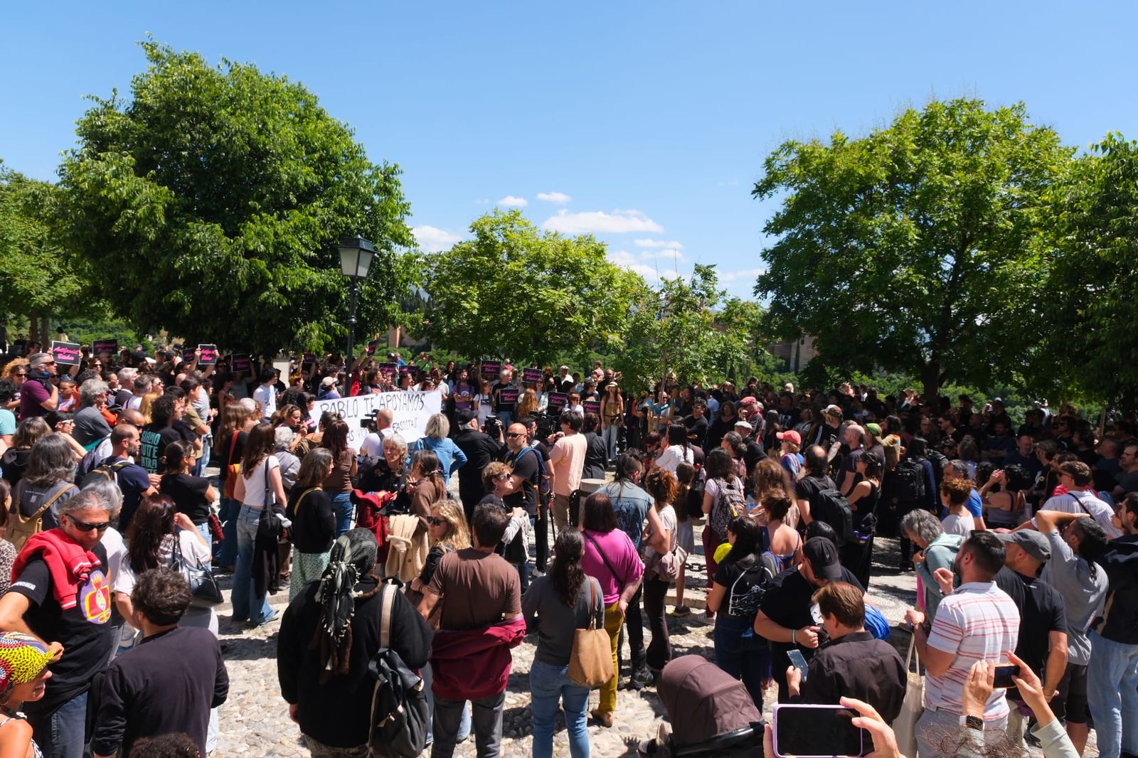 Indignación en Granada: las imágenes de la protesta tras la paliza ...