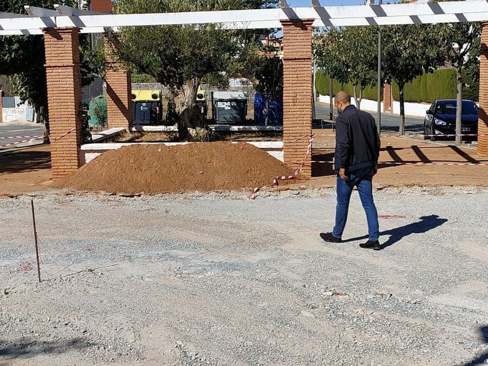 Uno de los parques de Otura que está siendo mejorado.