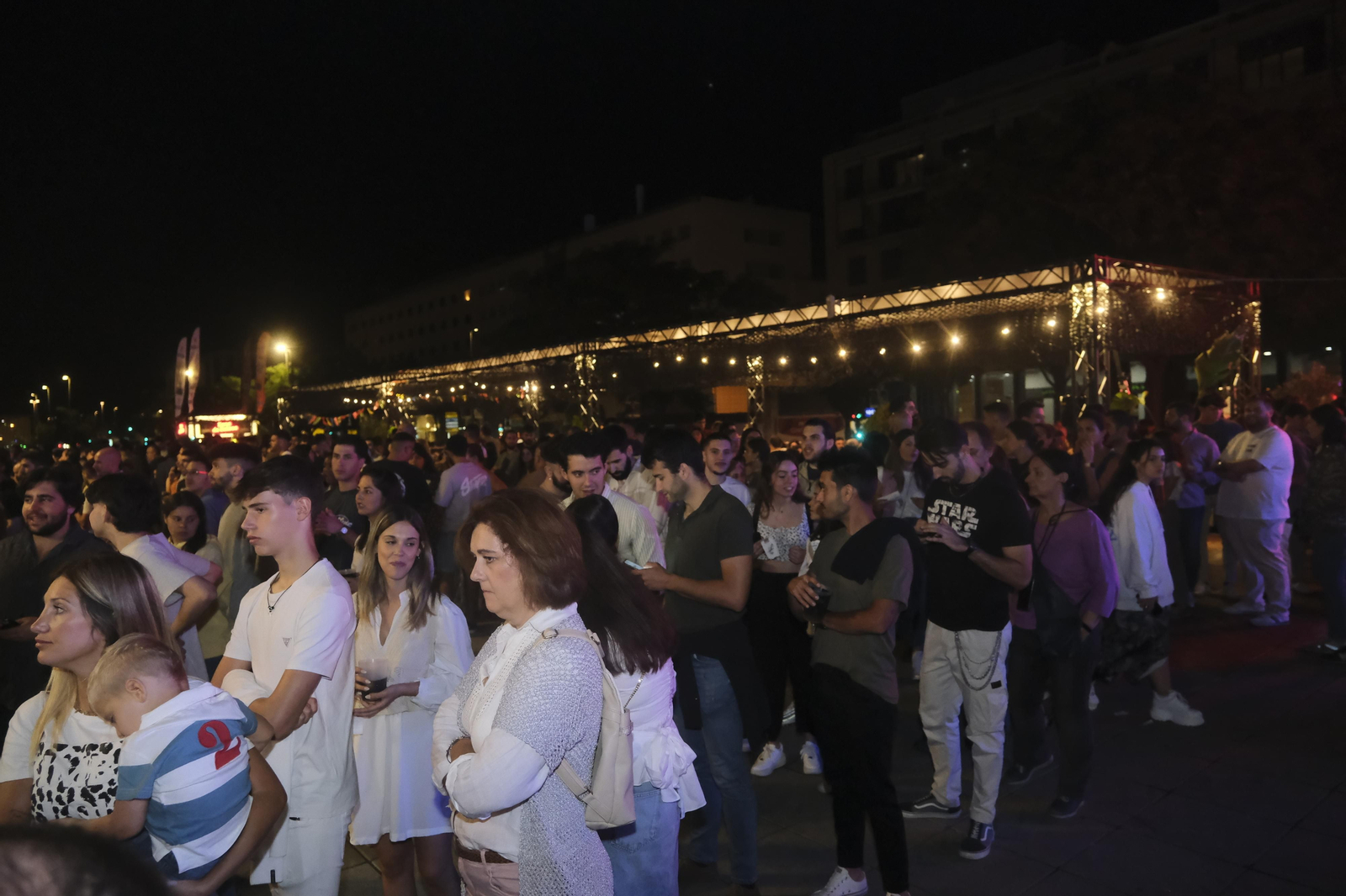 Neón y brasas en El Vial: el lleno absoluto de The Champions Burger en Córdoba Neón y brasas en El Vial: el lleno absoluto de The Champions Burger en Córdoba