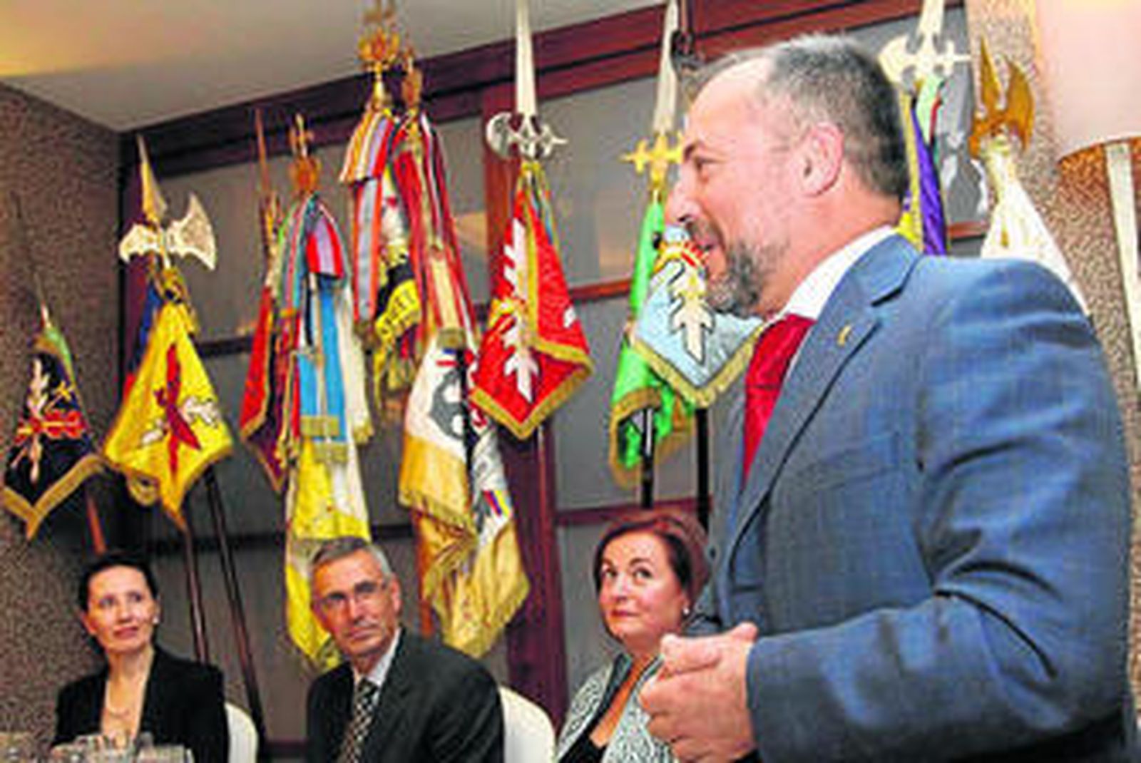 Emotiva despedida de la Brigada de La Legión al coronel Demetrio Muñoz