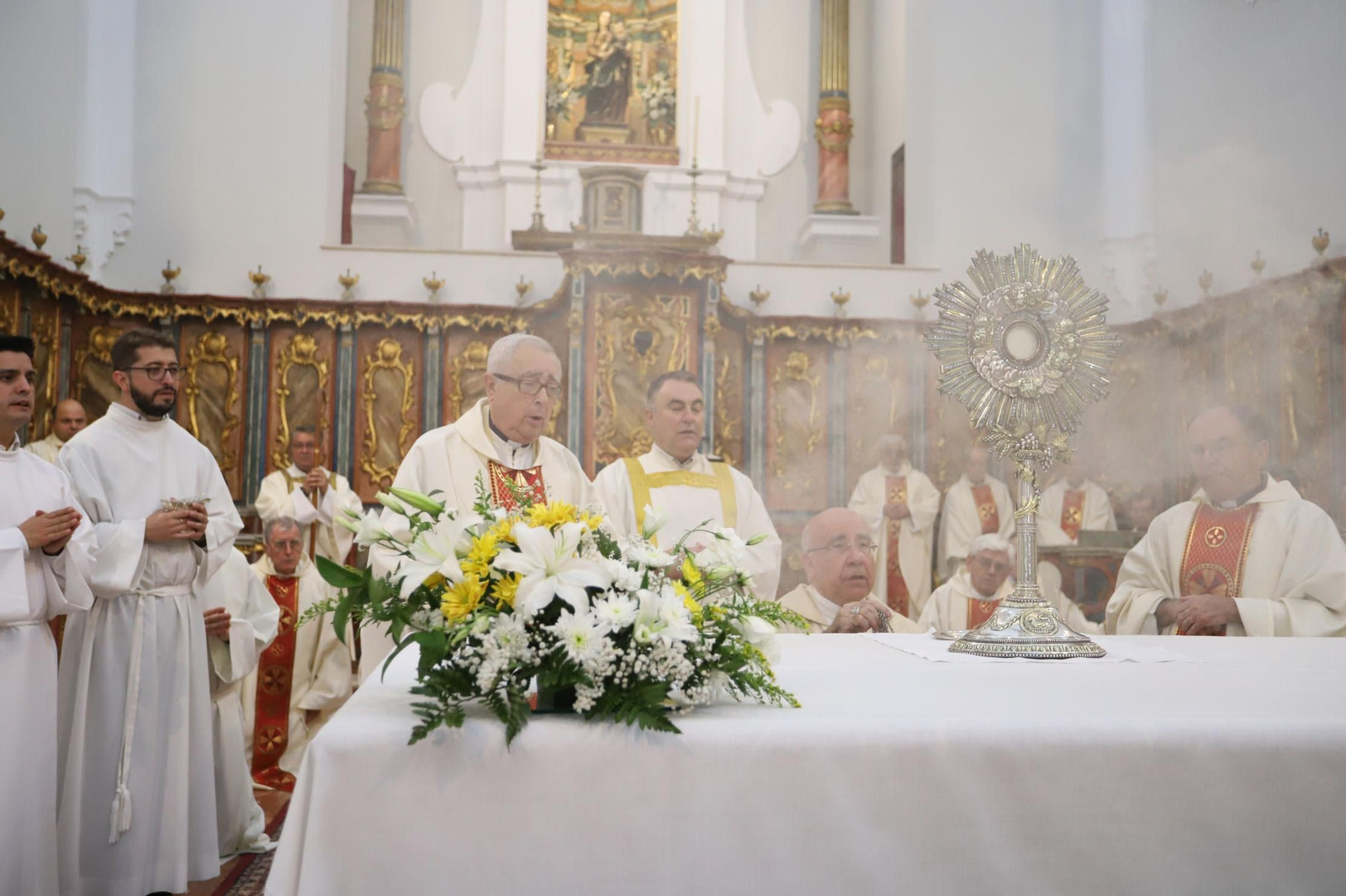 Imágenes del Corpus Christi recorriendo las calles de Huelva