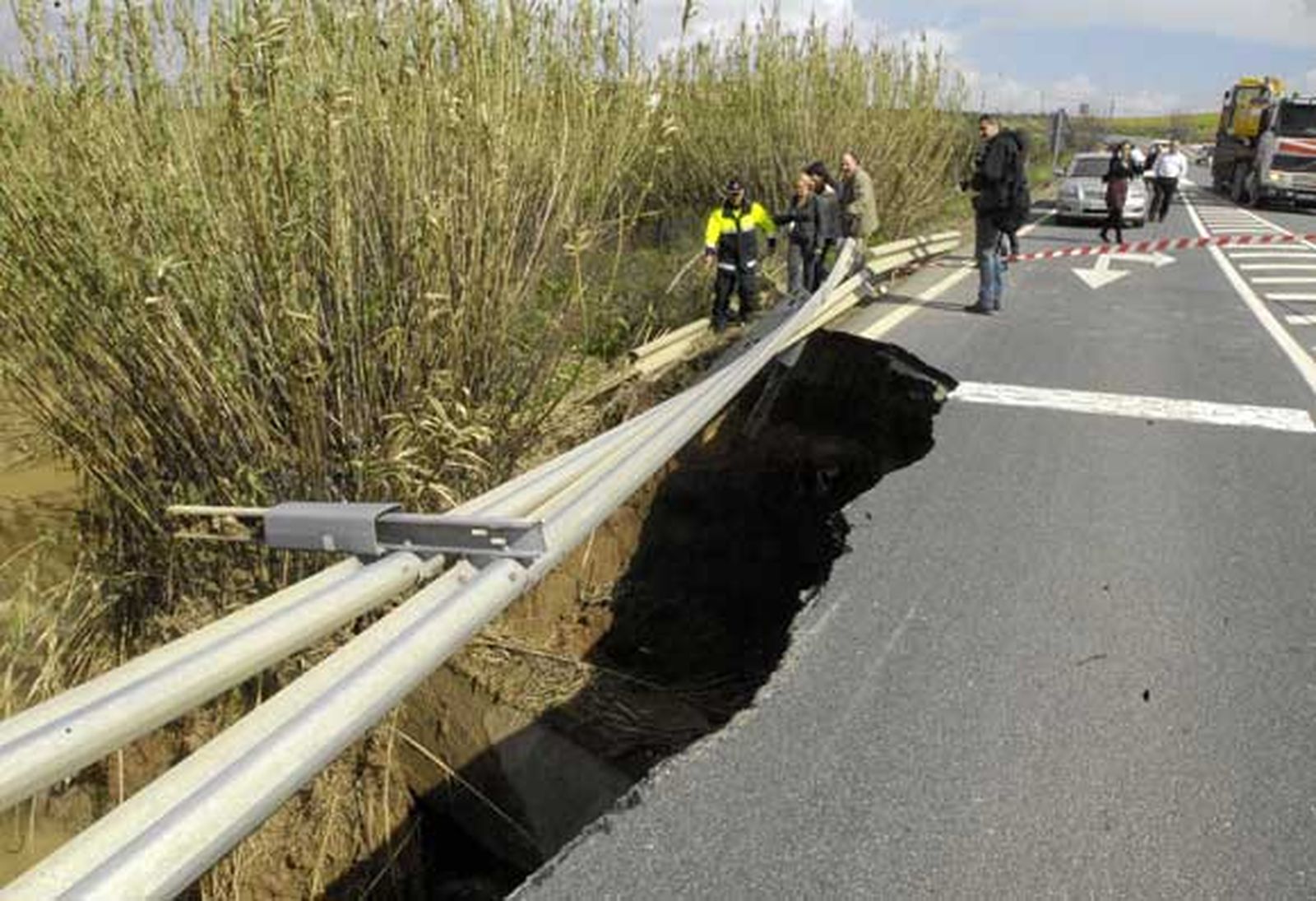 El puente que une Bormujos y Bollullos será demolido