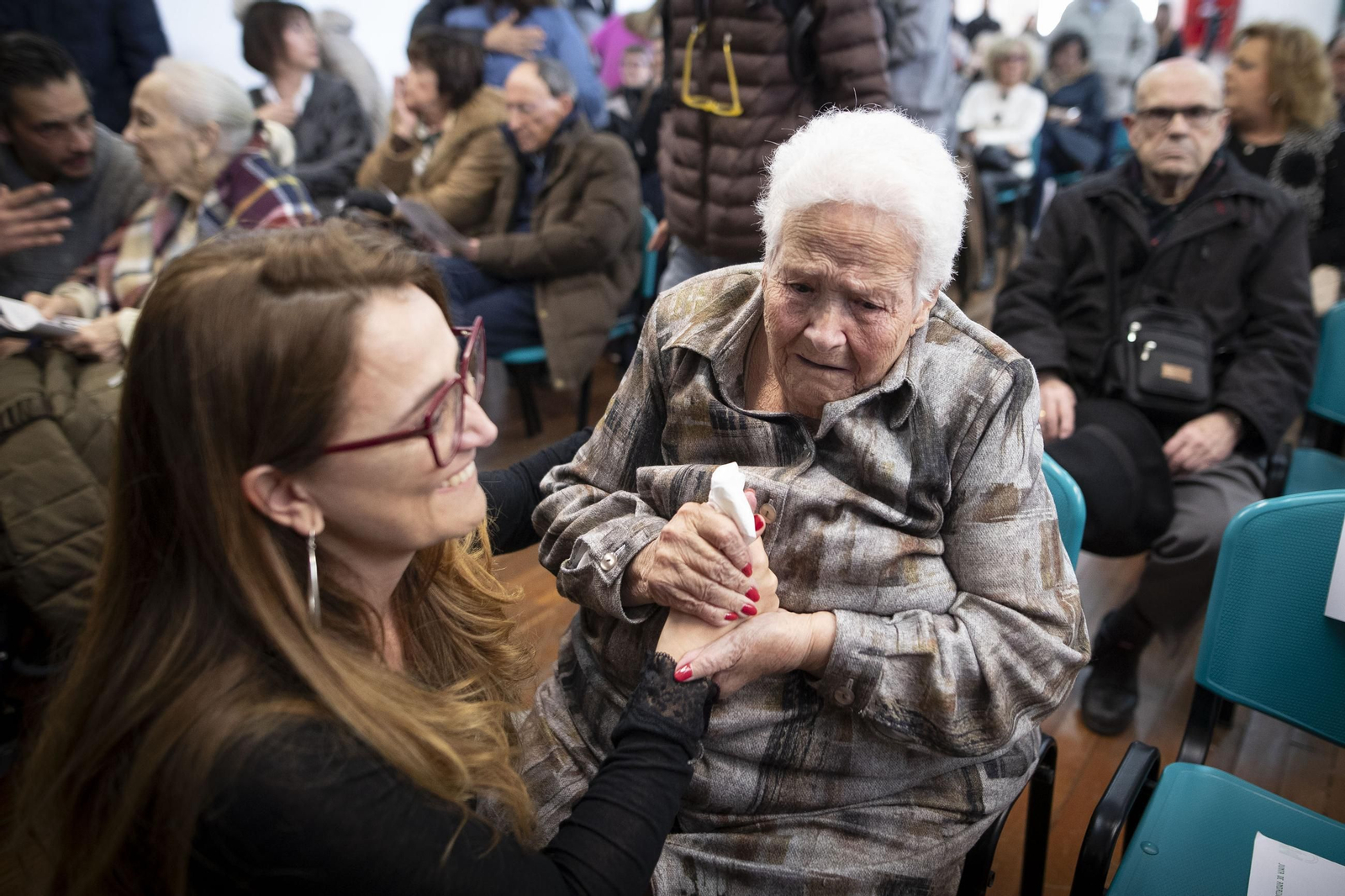 Las mejores imágenes de la entrega de los restos de víctimas del franquismo a sus familiares en Víznar
