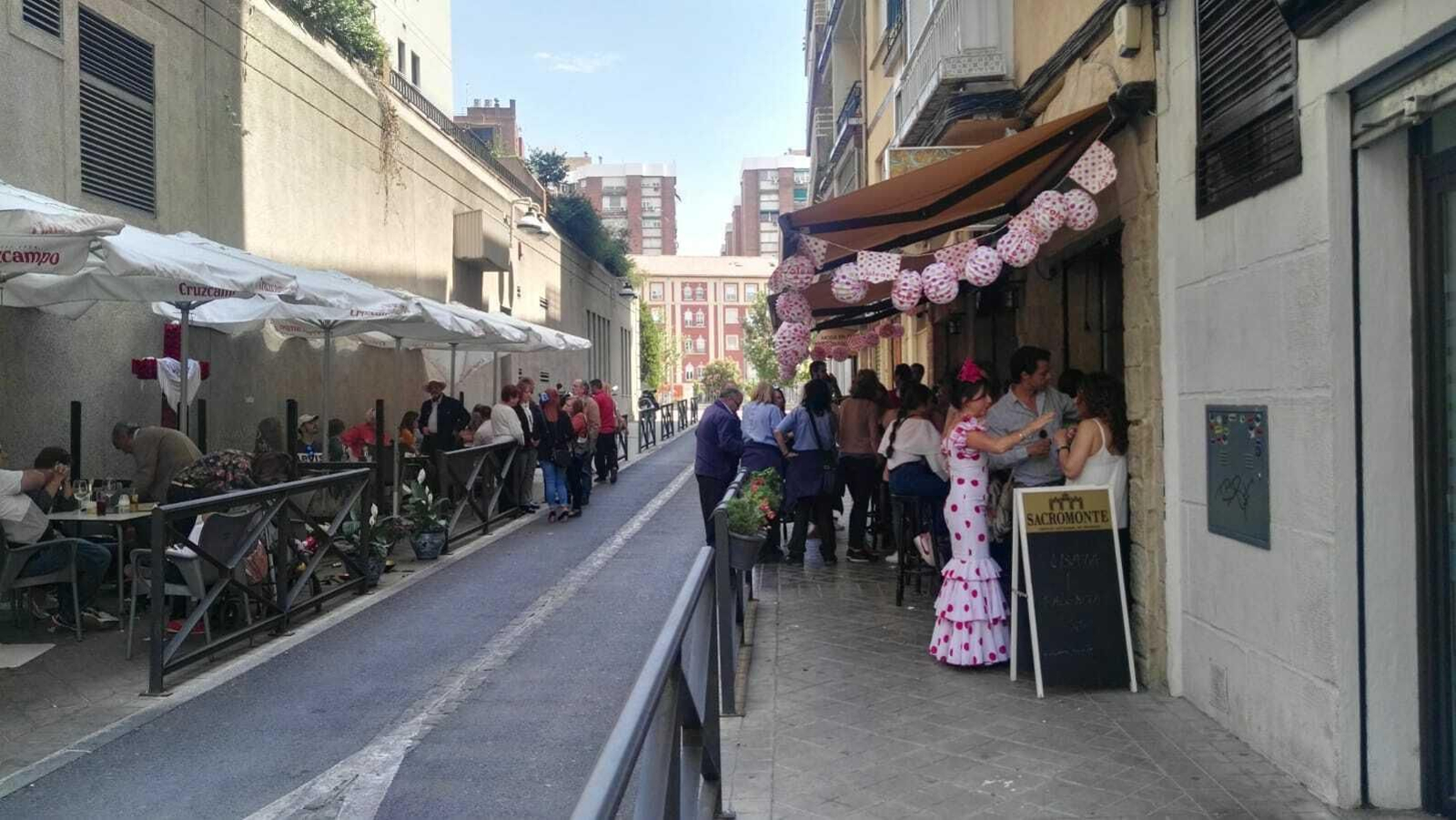 Triunfan los bares en un Día de la Cruz sin barras
