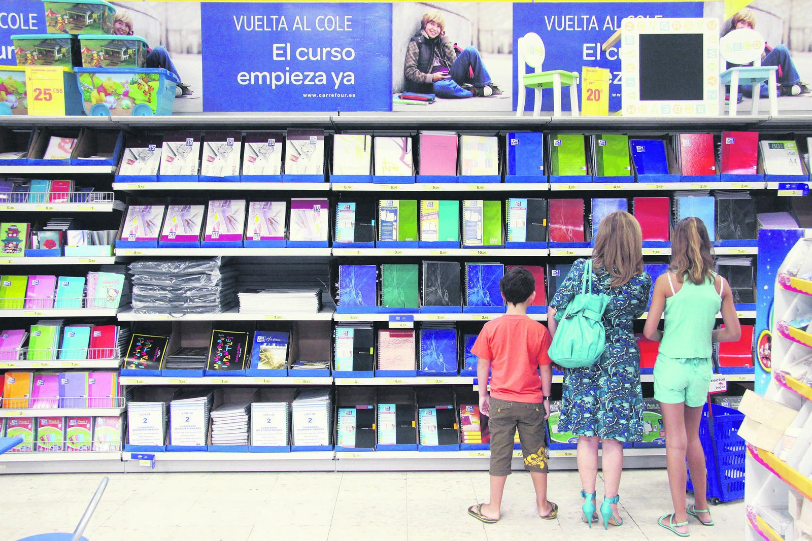 Consejos para que las familias almerienses ahorren en la vuelta al cole.