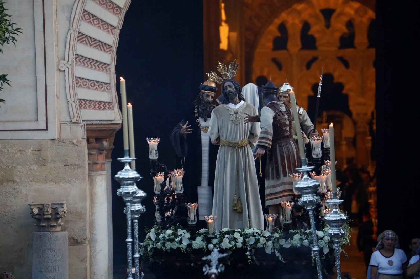 Las mejores fotos de los traslados de regreso de las hermandades tras el Magno Vía Crucis de Córdoba