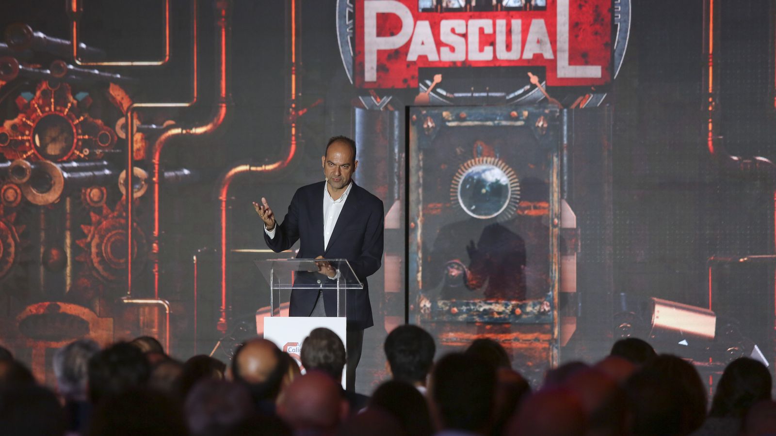 El imitador Federico de Juan durante el acto.