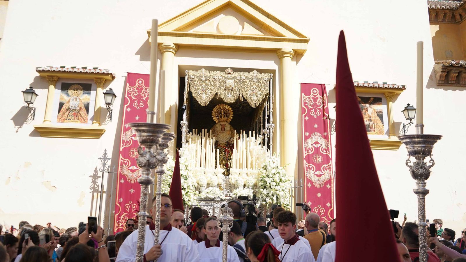 La imagen perfecta de  una Semana Santa repleta de contrastes