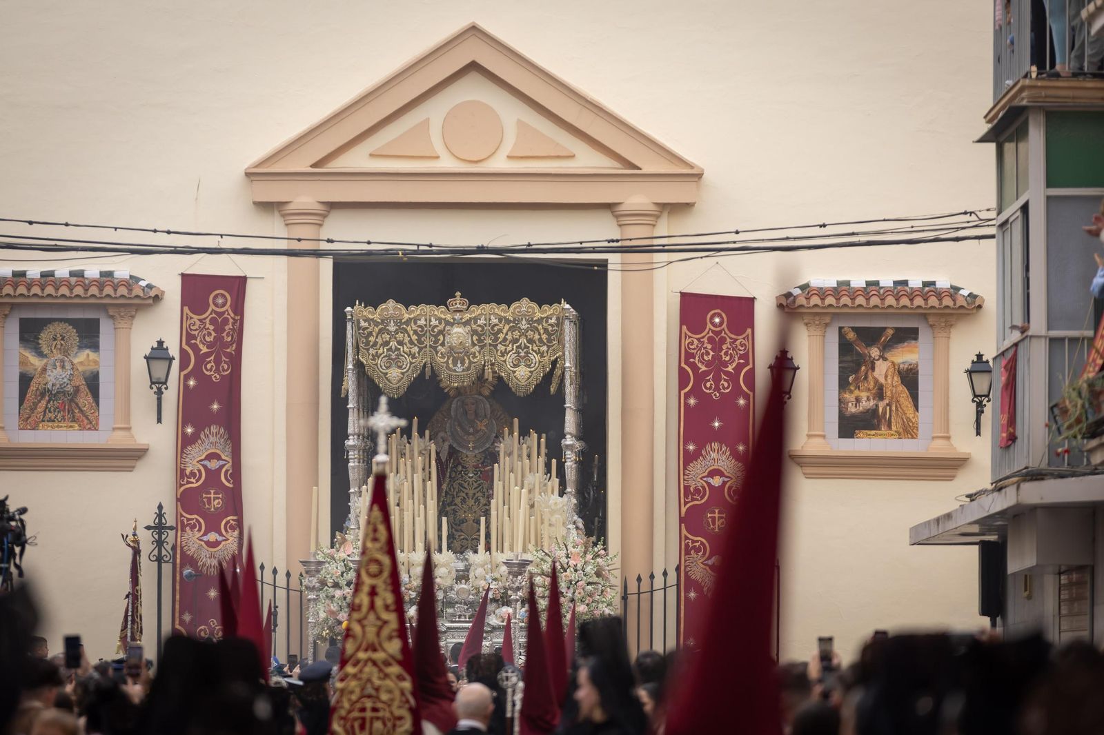 Así vivió Granada la salida de la Hermandad del Trabajo 2025