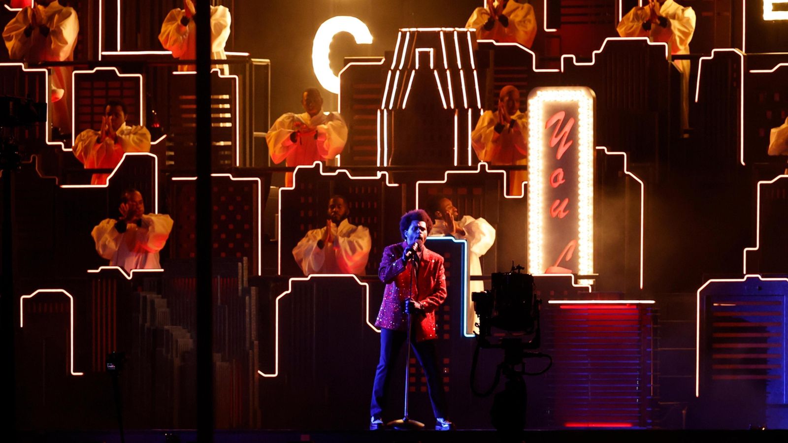 Panorámica del escenario durante la actuación de 'The Weeknd'.