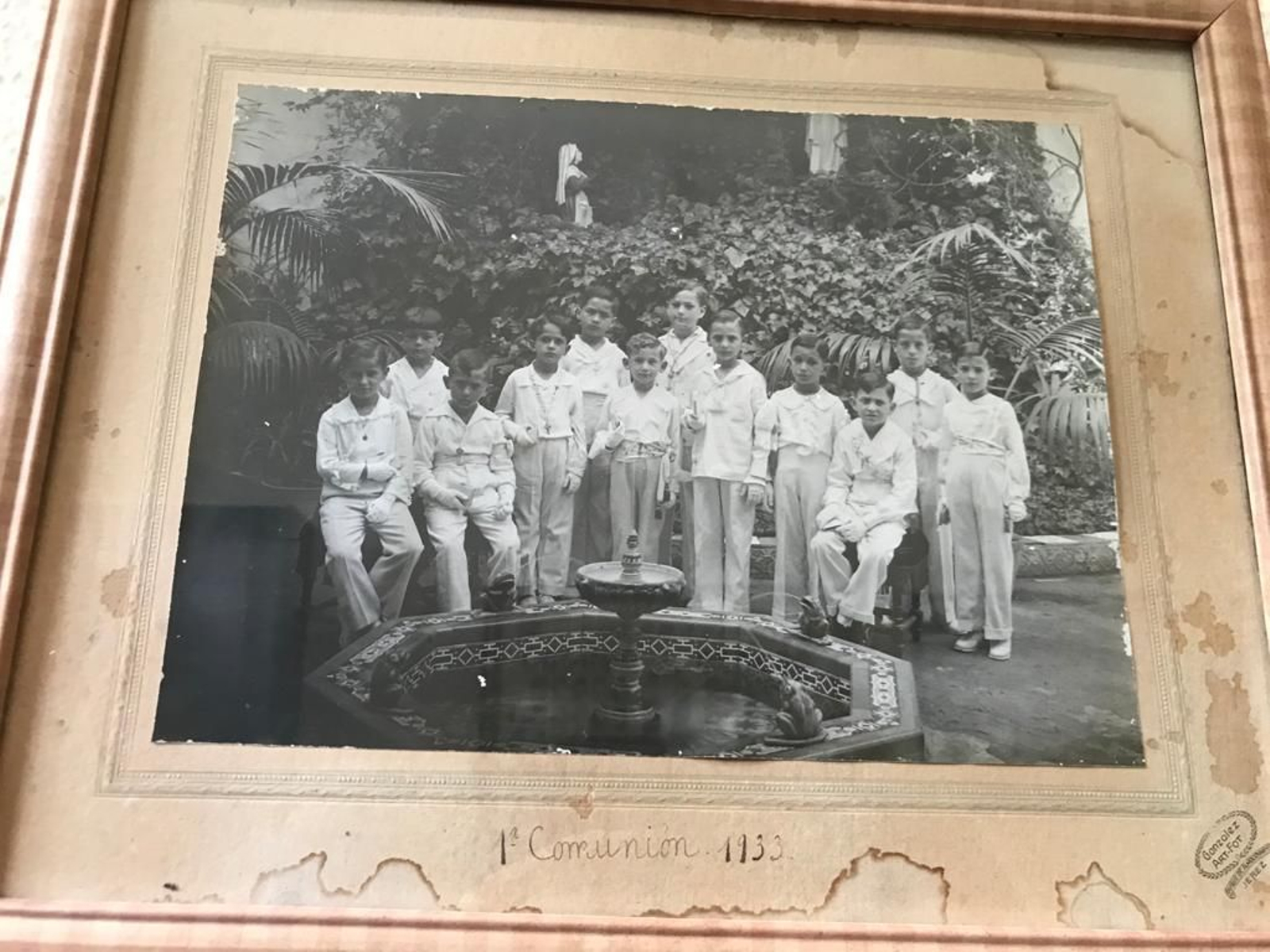 Bonald (centro), en su Primera Comunión, en 1933, en Los Marianistas de la Porvera.