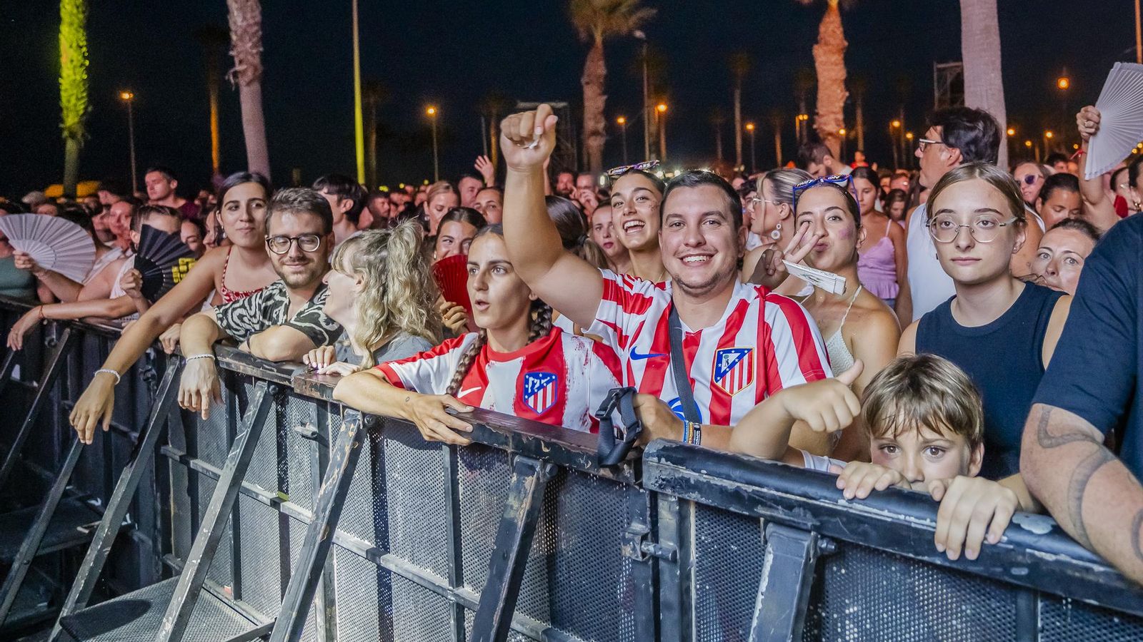 Fans llegados desde distintos puntos del país en el concierto.