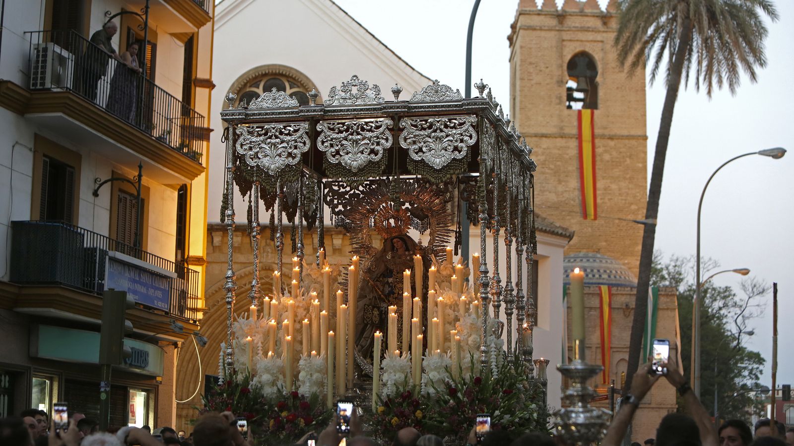La Virgen del Carmen junto a la Iglesia de Santa Catalina