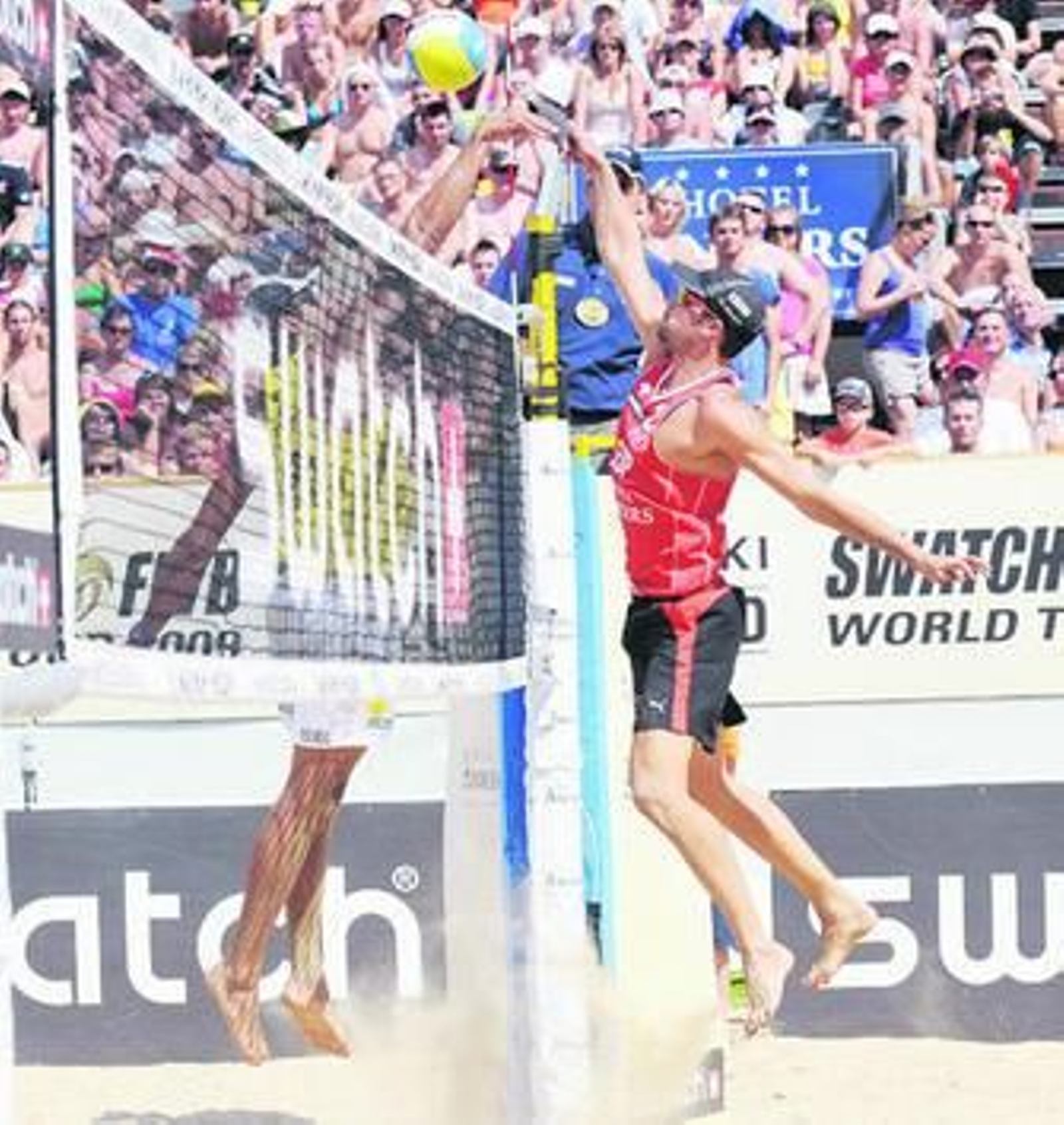 Adrián Gavira en un lance de un partido.