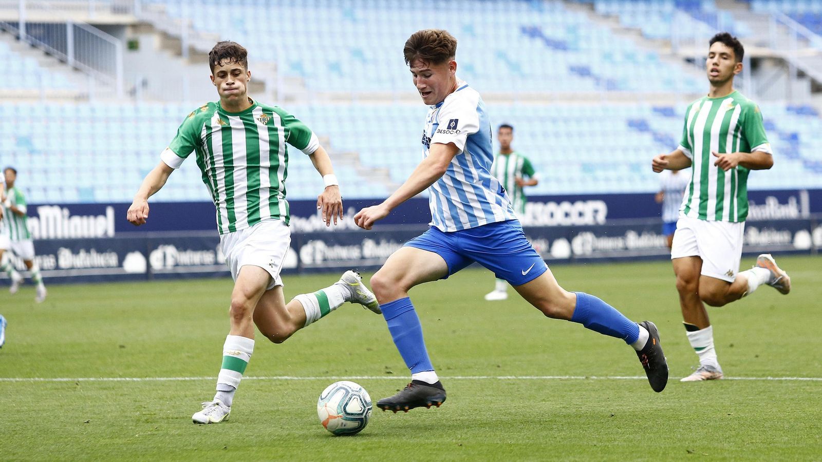 Roberto, su paso por el Málaga CF en fotos
