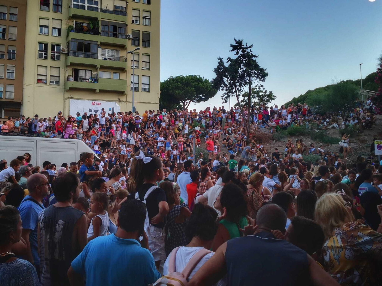 El público preparado para presenciar el show de Cantajuegos Disney.