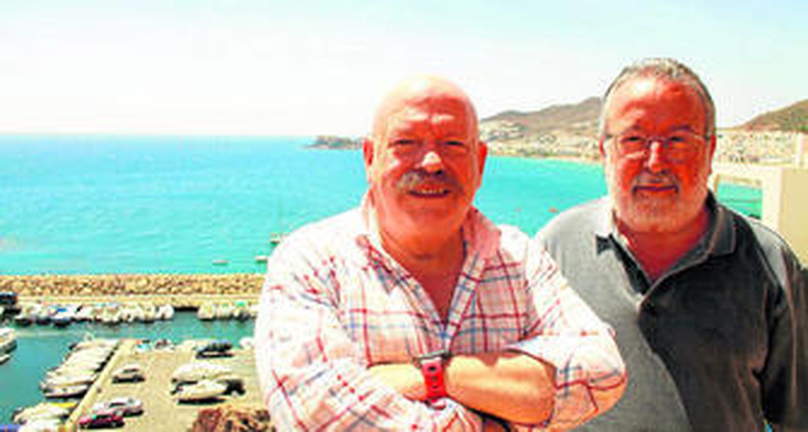 José María Iñigo y José Ramón Pardo, ayer, en la zona del puerto de San José.
