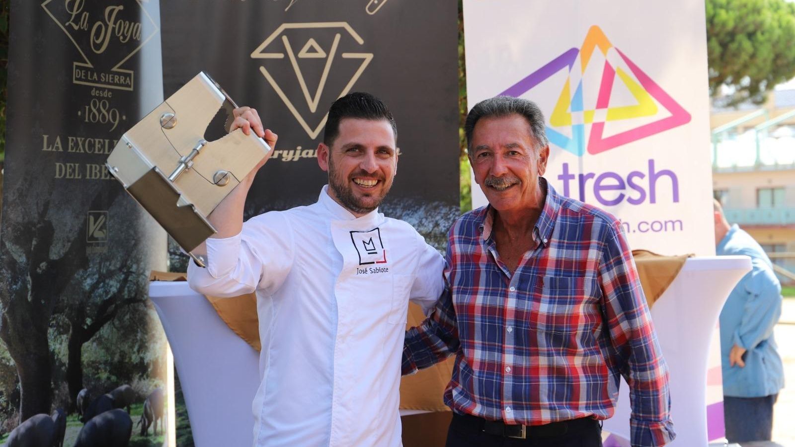 El cortador de Paterna, José Sabiote, gana el II Concurso de Cortadores de Jamón