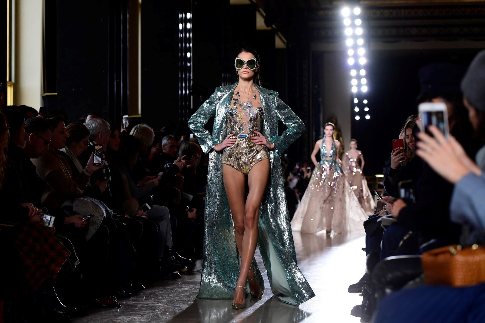 Un momento del desfile de Elie Saab el miércoles en París.