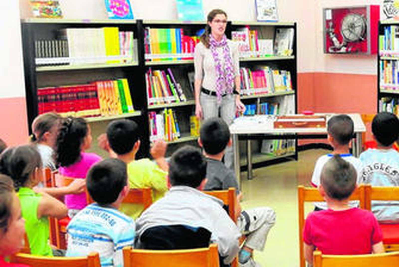 Imagen de archivo de un taller de lectura infantil en la biblioteca Cristóbal Delgado de Algeciras.