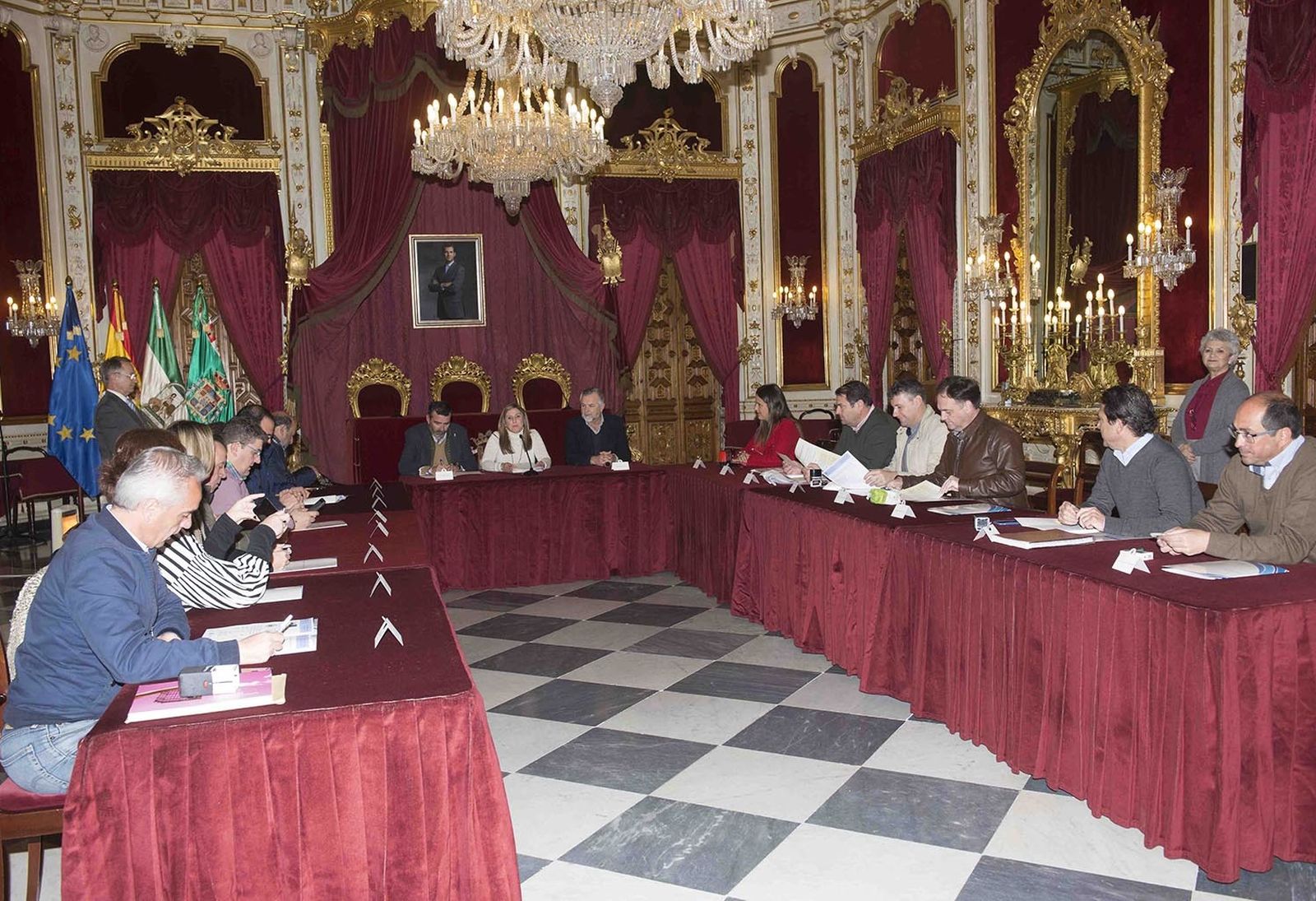 La firma del convenio entre la Diputación y 18 ayuntamientos.