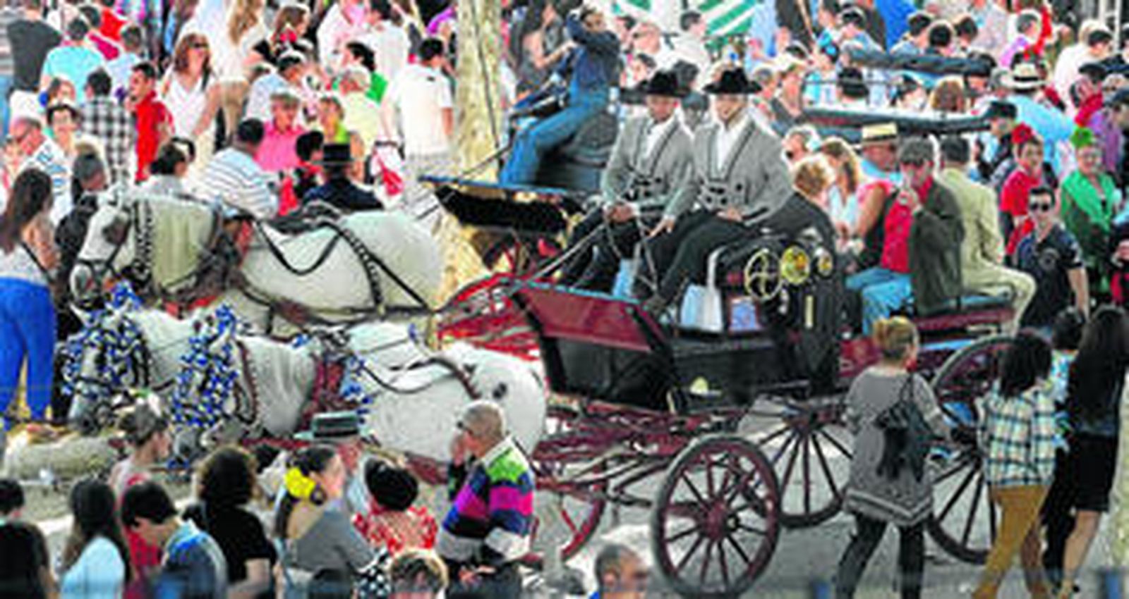 La Feria de Primavera, abarrotada a primera hora de la tarde de ayer.
