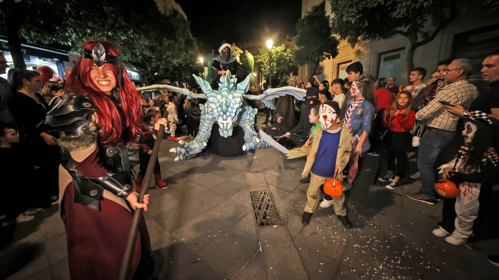 El desfile de Halloween llena las calles de Jerez