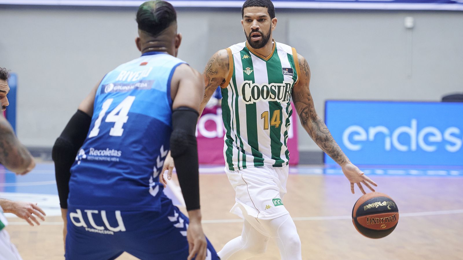 Feldeine ataca a Rivero.