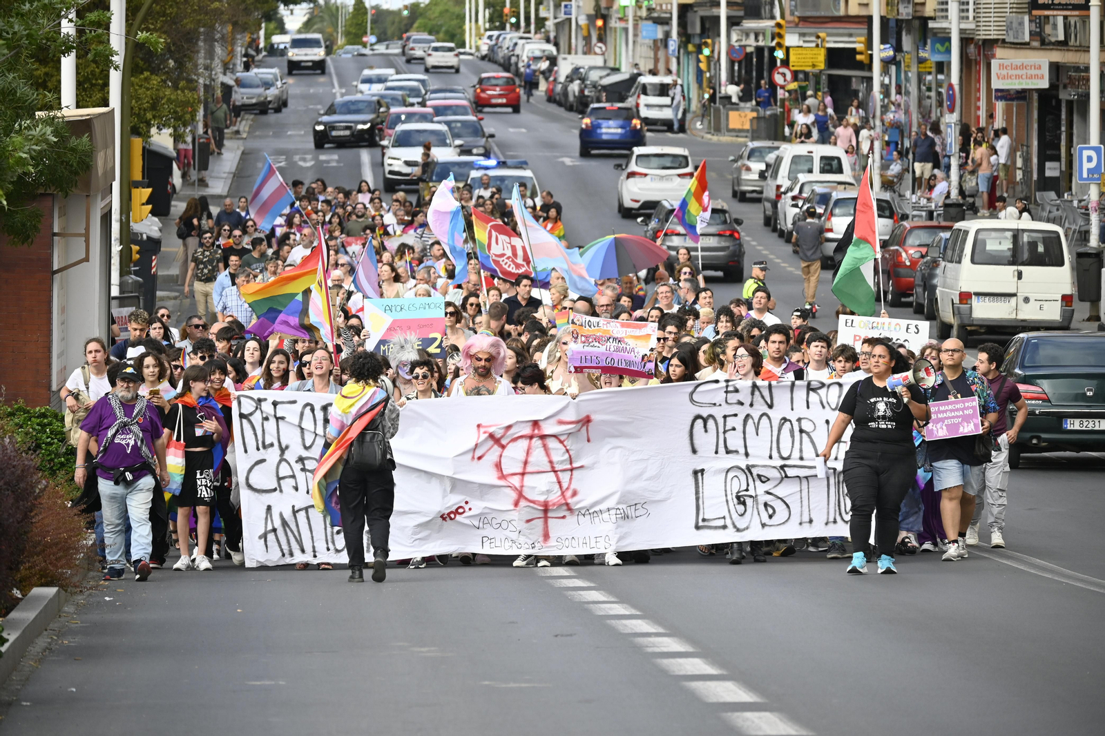Imágenes de la manifestacióndel del Orgullo LGTBI en Huelva