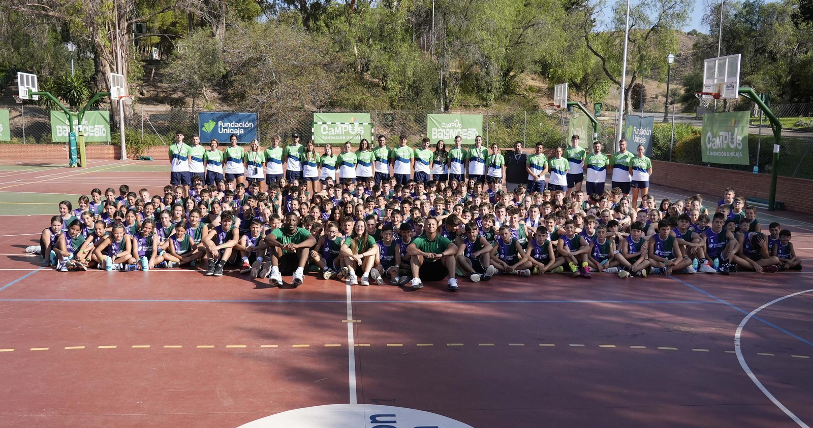 Yankuba Sima, Marta Ortega y Jesús Lázaro, en el campus Fundación Unicaja