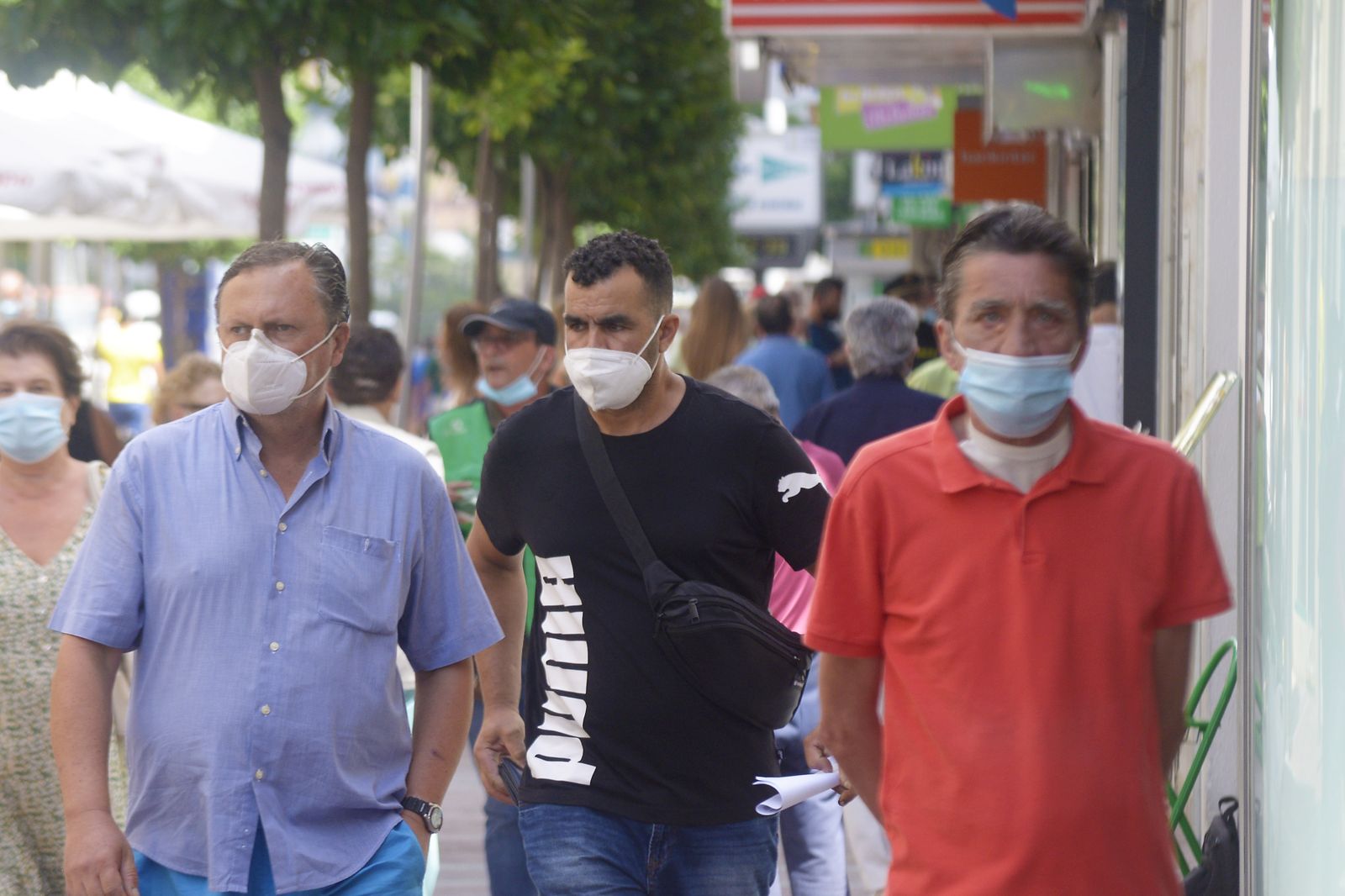 Imágenes del primer día de obligatoriedad de las mascarillas en Algeciras: