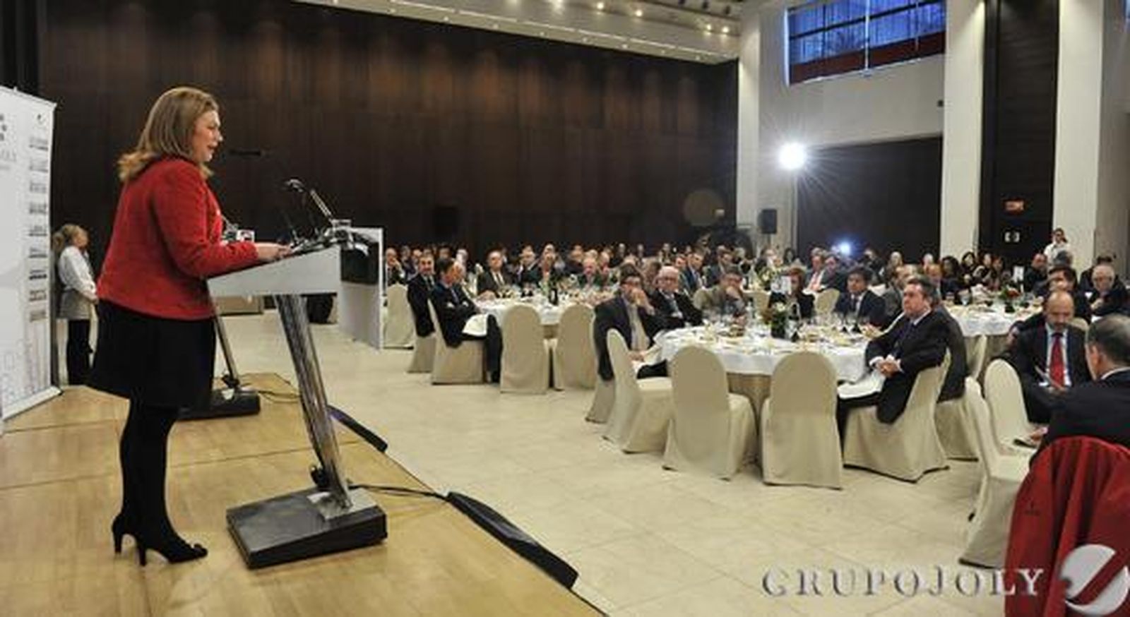 La consejera de Medio Ambiente y Ordenación del Territorio, María Jesús Serrano, durante su intervención.

Foto: Juan Carlos Vázquez / Manuel Gómez