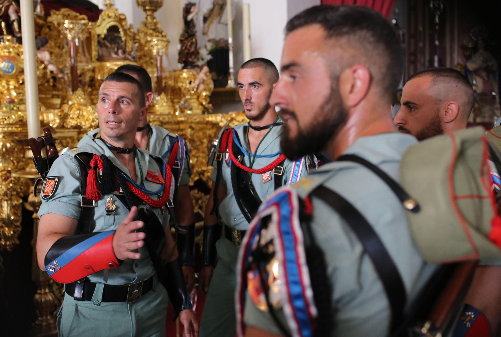 Ambiente  para recibir a la Legión en las calles de Huelva