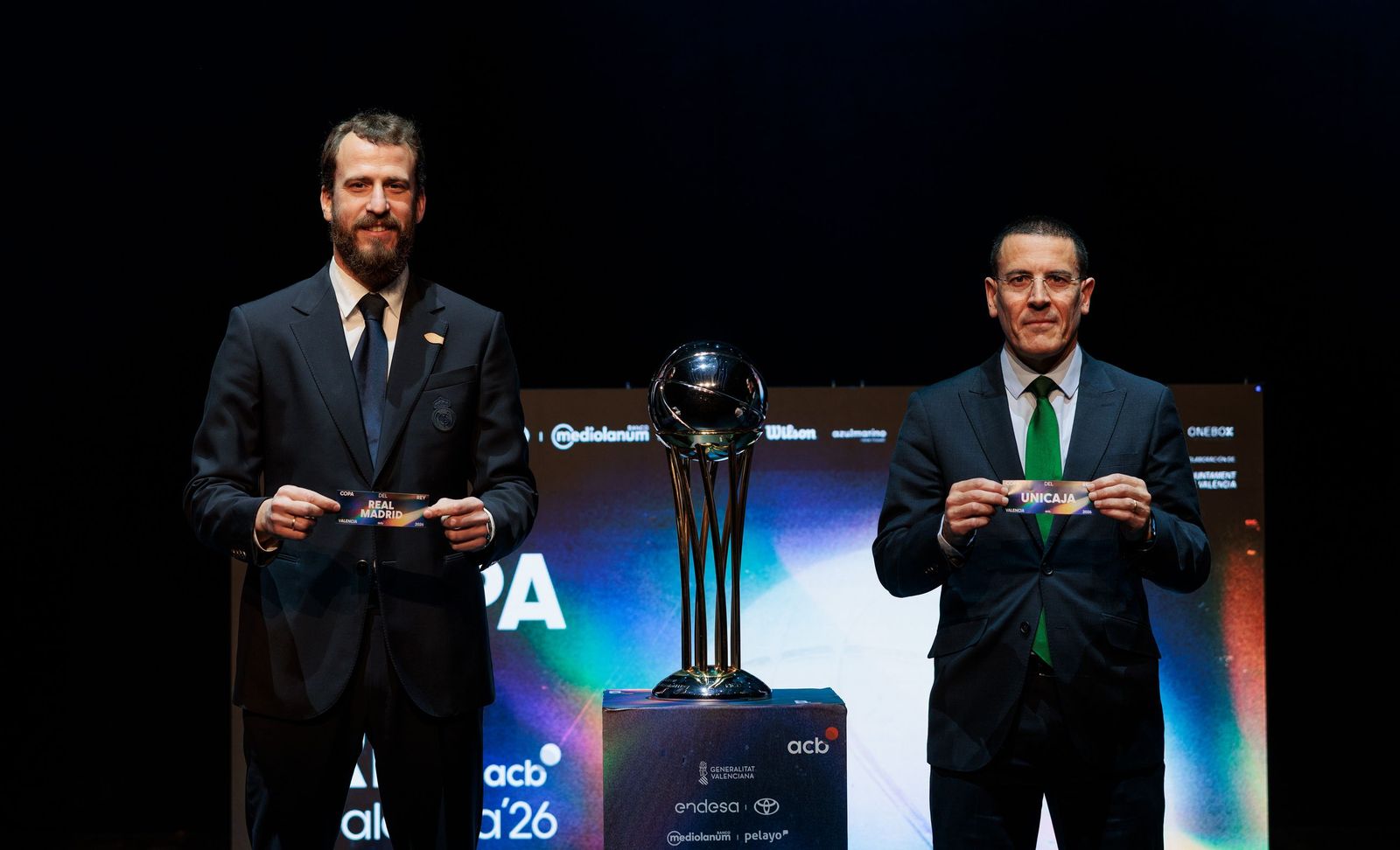 Sergio Rodríguez y Paco Sáez, gerente del Unicaja.