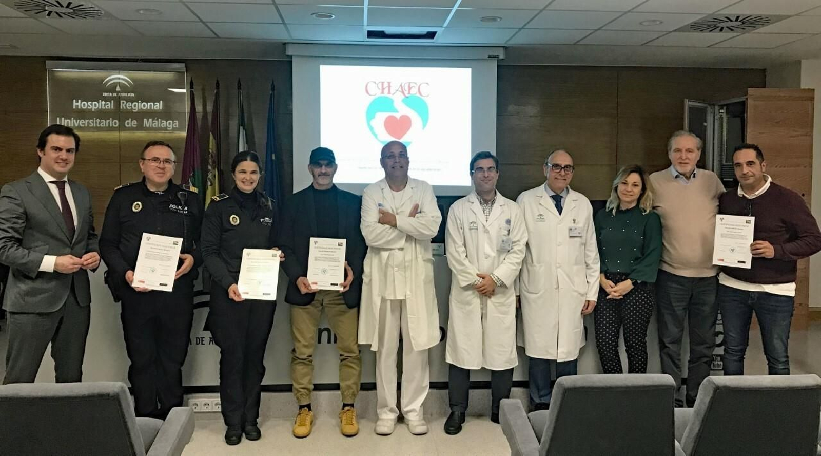 Entrega de diplomas a policías y entrenadores formados en técnicas de RCP