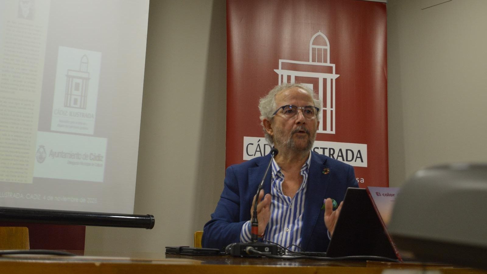 El autor del libro, José María Esteban, durante la presentación en el Espacio Cultural Ancha 16.