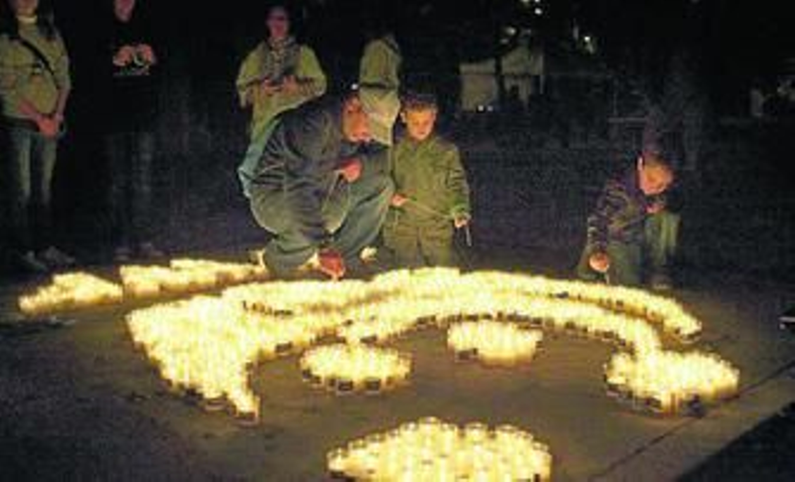 En 2012 se encendió también un mosaico de velas frente al rectorado.
