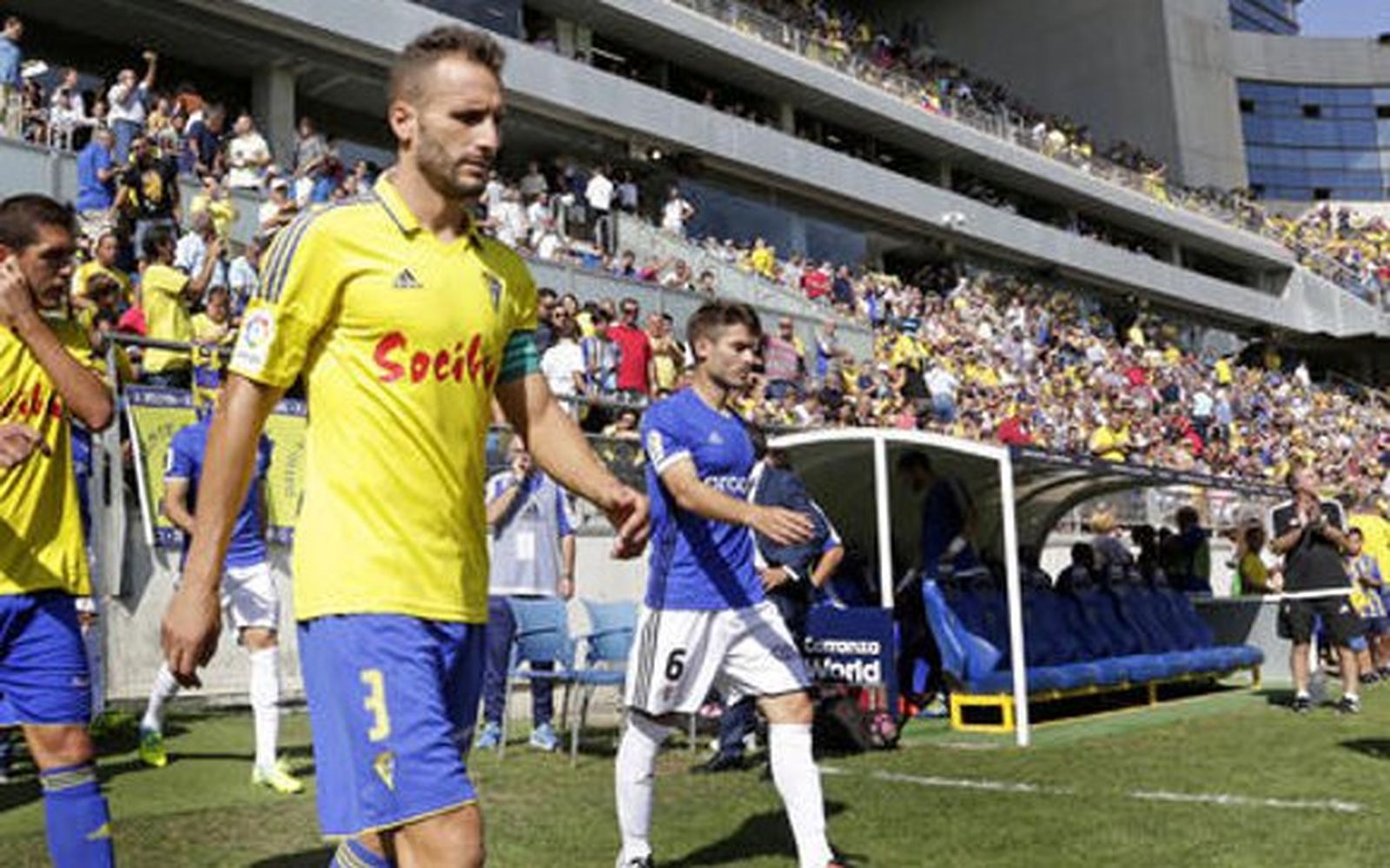 La Liga denuncia insultos de aficionados en el Cádiz-Oviedo