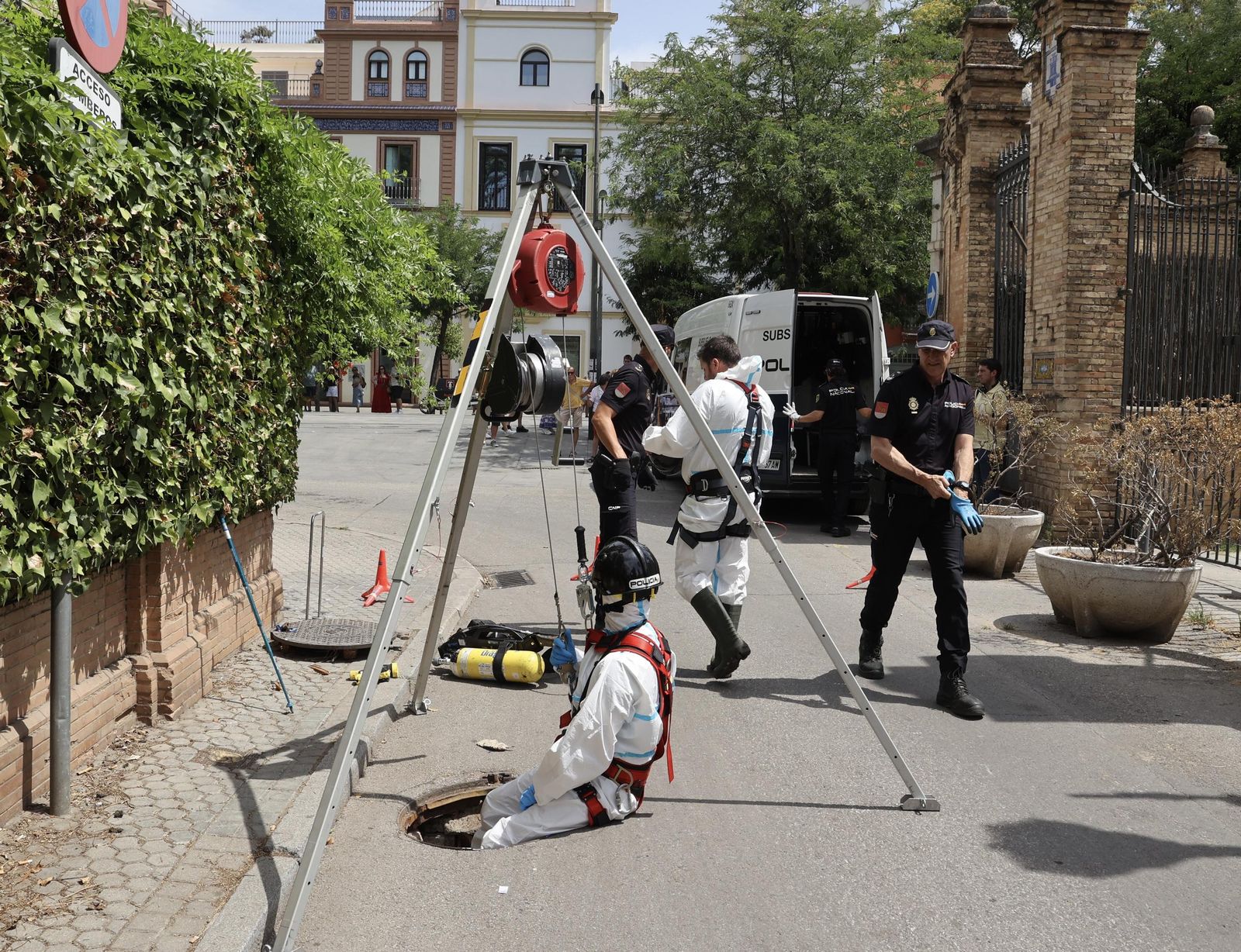Policía Nacional hace inspecciones del subsuelo y con los perros para la ONU