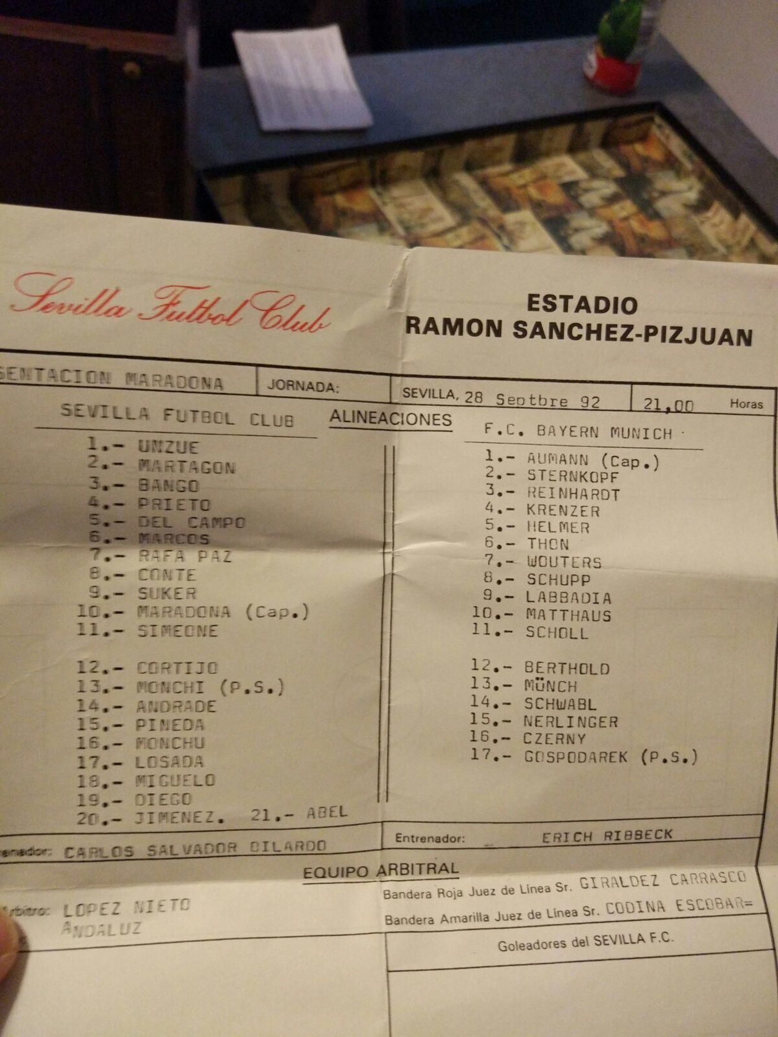 La hojilla de alineaciones del Sevilla-Bayern, presentación de Maradona
