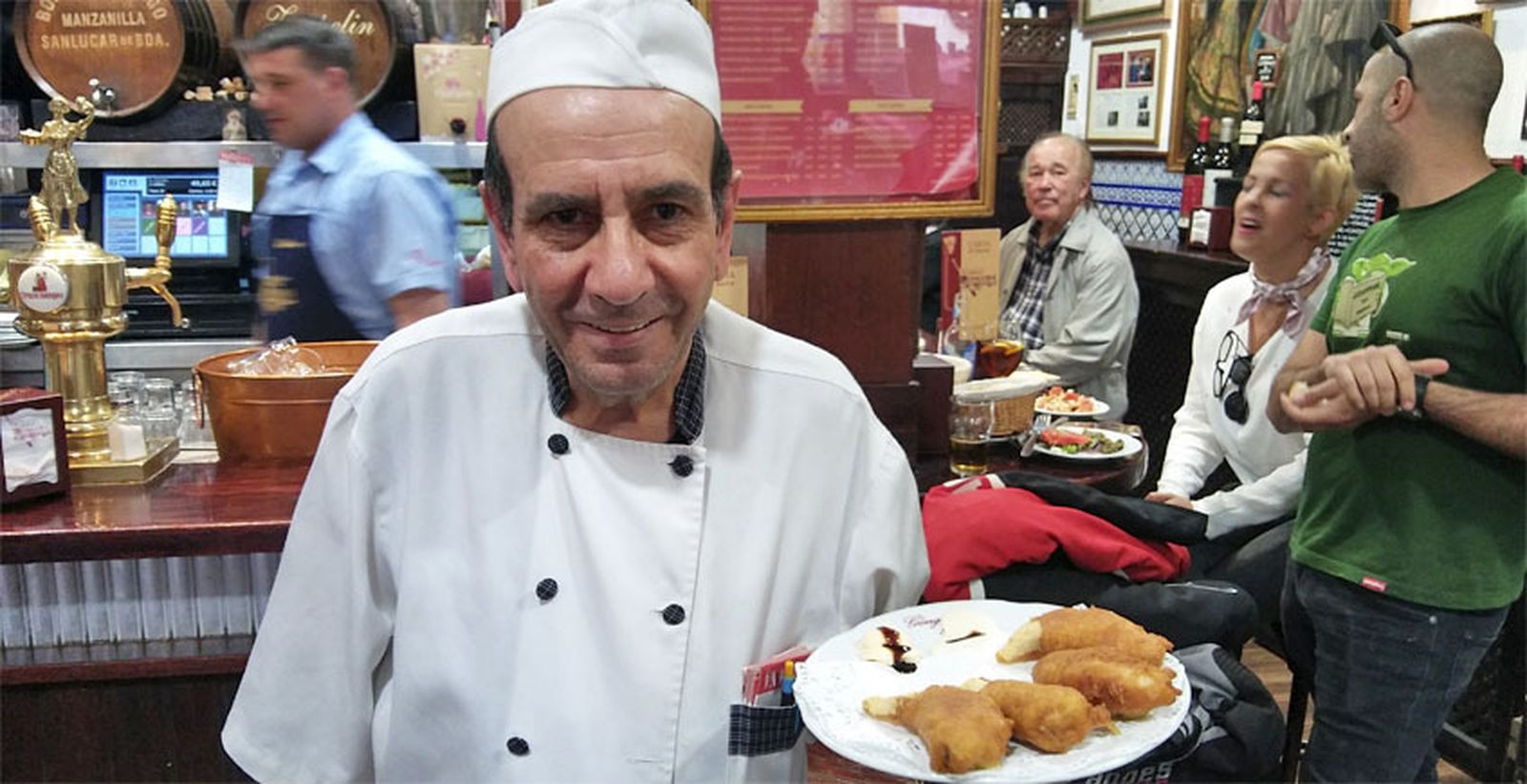 Ramiro Expósito el jefe de cocina del Góngora con sus famosas pavias