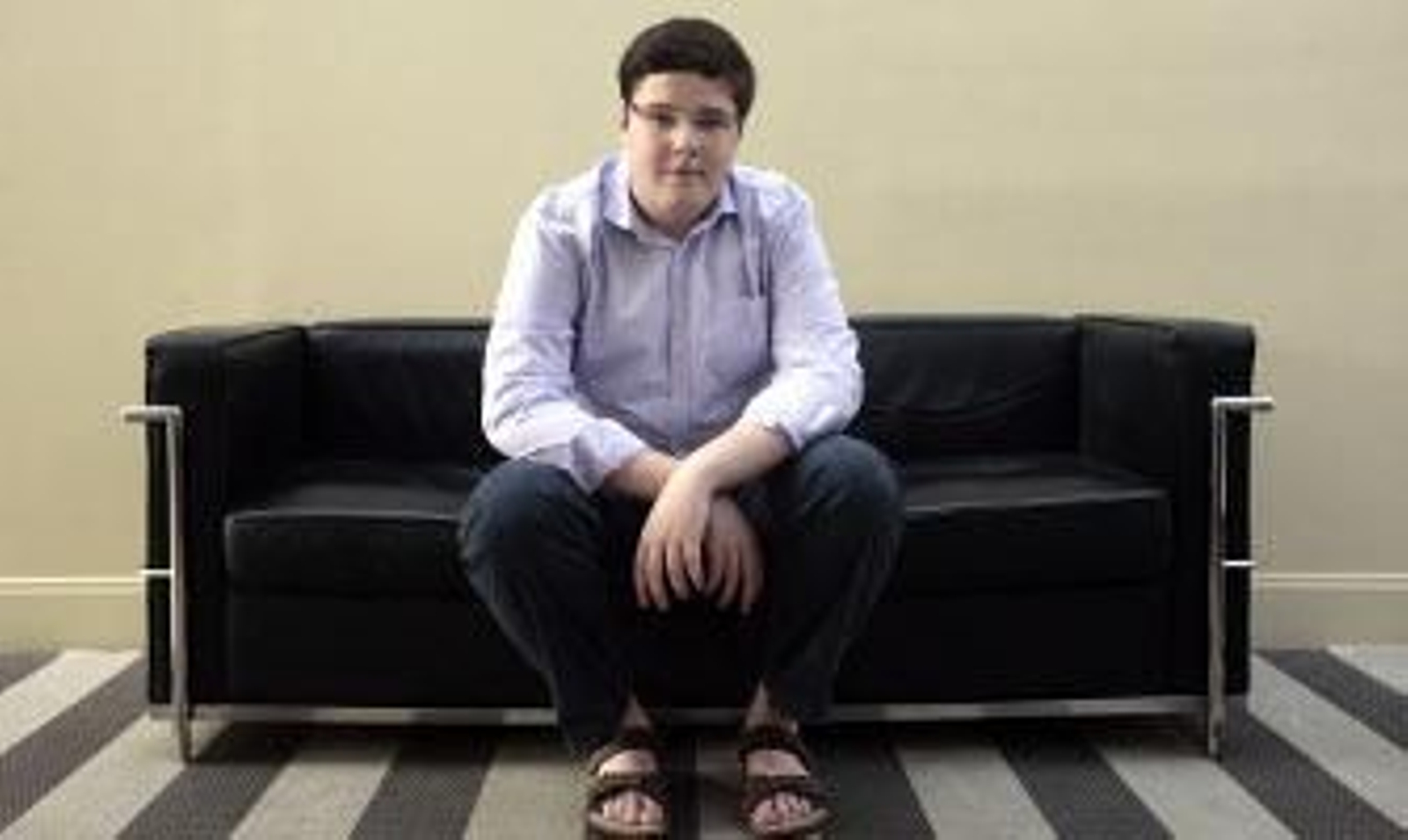 Fernando Magallanes posa en la redacción de 'Diario de Sevilla' pocas horas después de conocer su 9,95 en la prueba de acceso a la Universidad. / Juan Carlos Muñoz