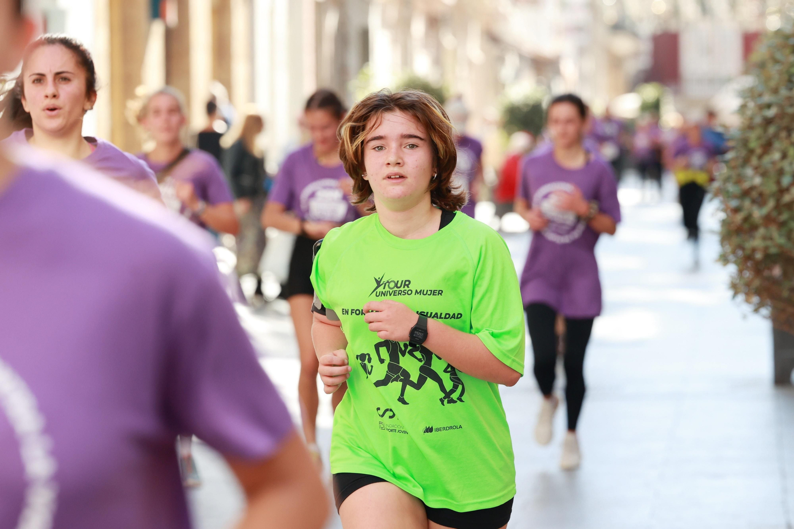 Todas las imágenes de la carrera contra la violencia de género en Cádiz