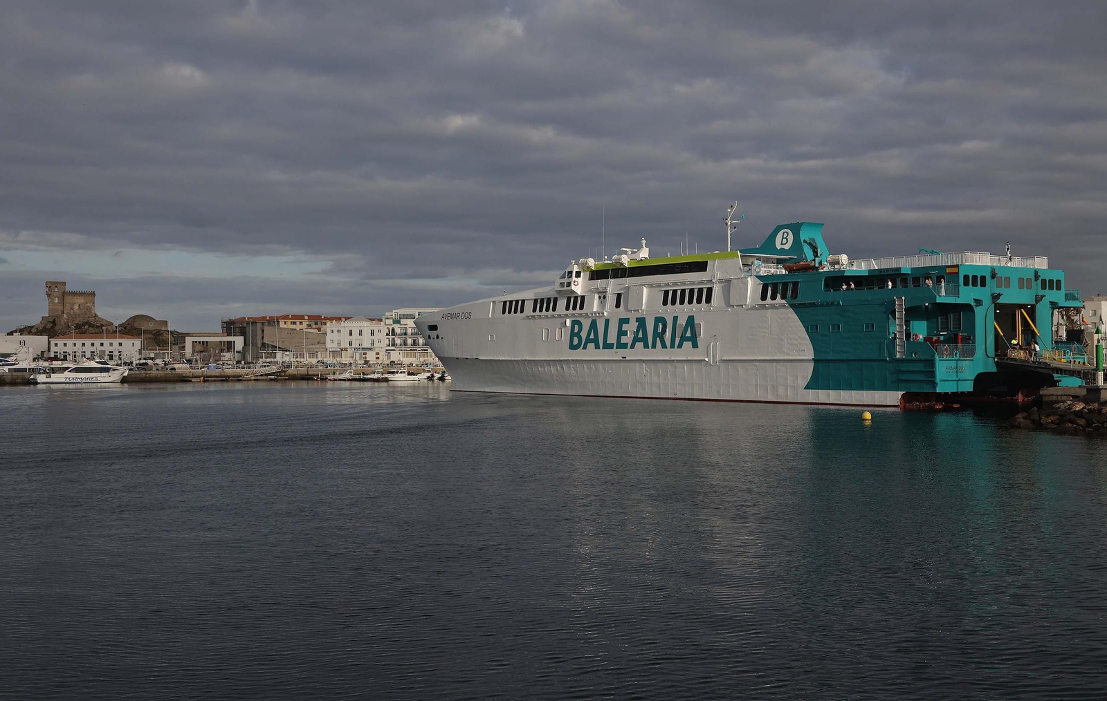 Así fue el primer viaje del 'Avemar Dos' entre Tarifa y Tánger con Baleària, en imágenes