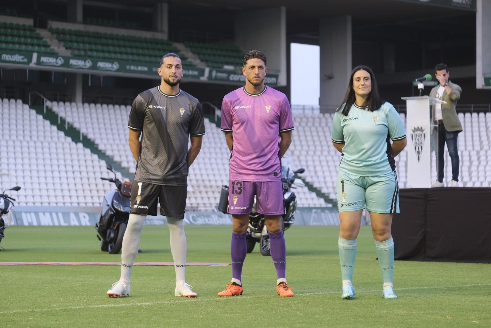 Las mejores fotos de las nuevas camisetas del Córdoba CF Las mejores fotos de las nuevas camisetas del Córdoba CF