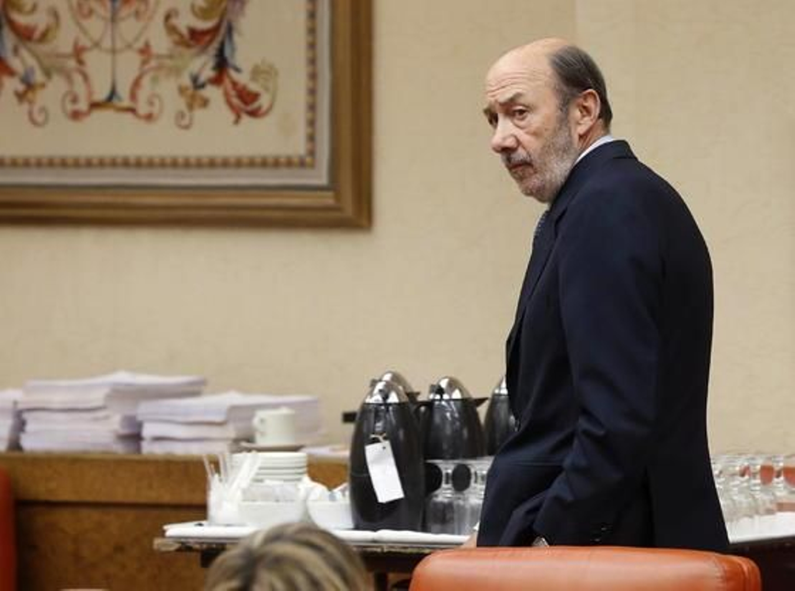 Rubalcaba acusa a Rajoy de "temer la verdad" y le pide que explique en el Congreso la posición española