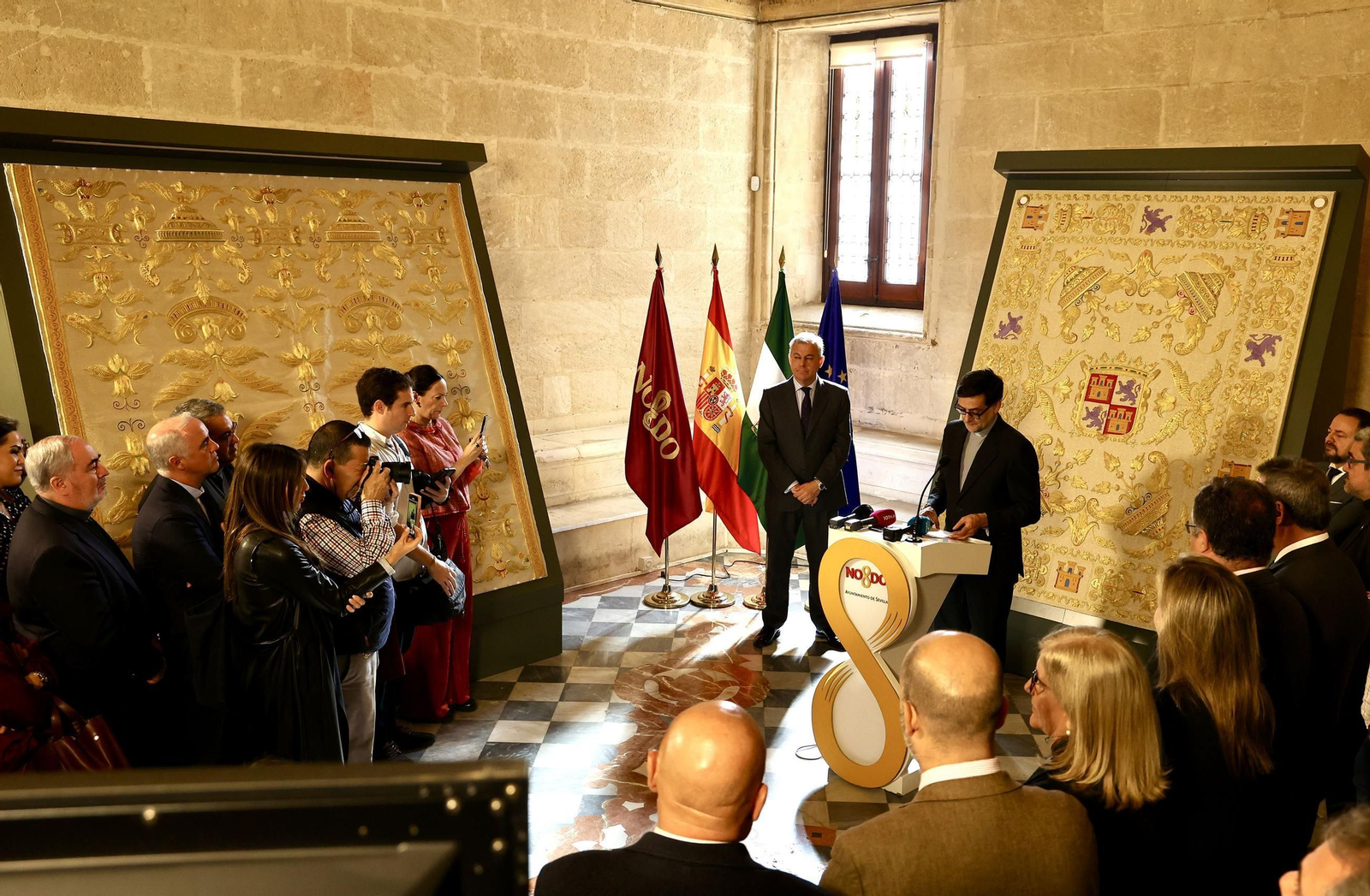 Presentación de la nueva tumbilla de la Virgen de los Reyes