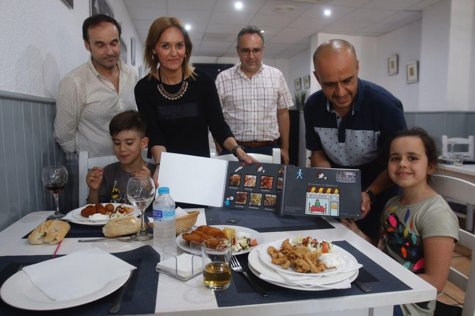 Las cartas con los pictogramas.